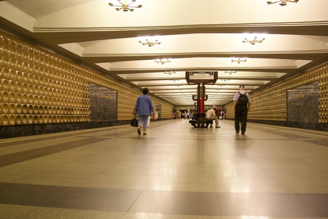 Реферат: Путешествия под землю: метро на экране помпезное и декоративное