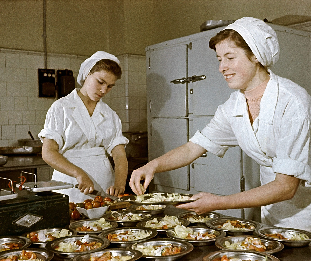 Краткая история советской кухни вкусной, здоровой, пище», например, Soviet, чтобы, блюда, рецептами, которые, рецепты, Молоховец, «Книги, всегда, кухня, можно, продуктов, тетрадки, советский, Кенгис, ингредиентов